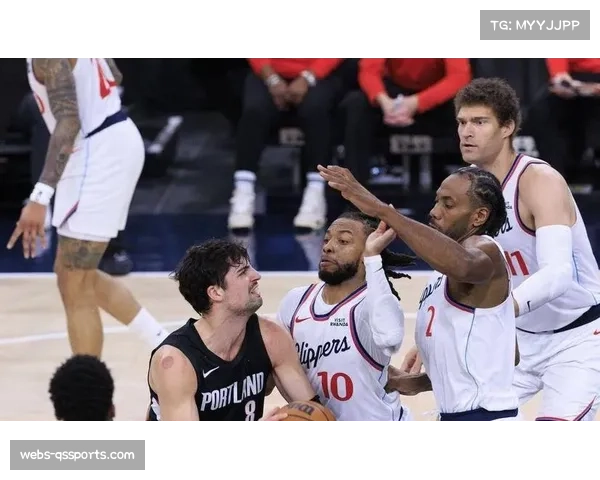 快船开拓者交锋，伦纳德与西蒙斯正面较量